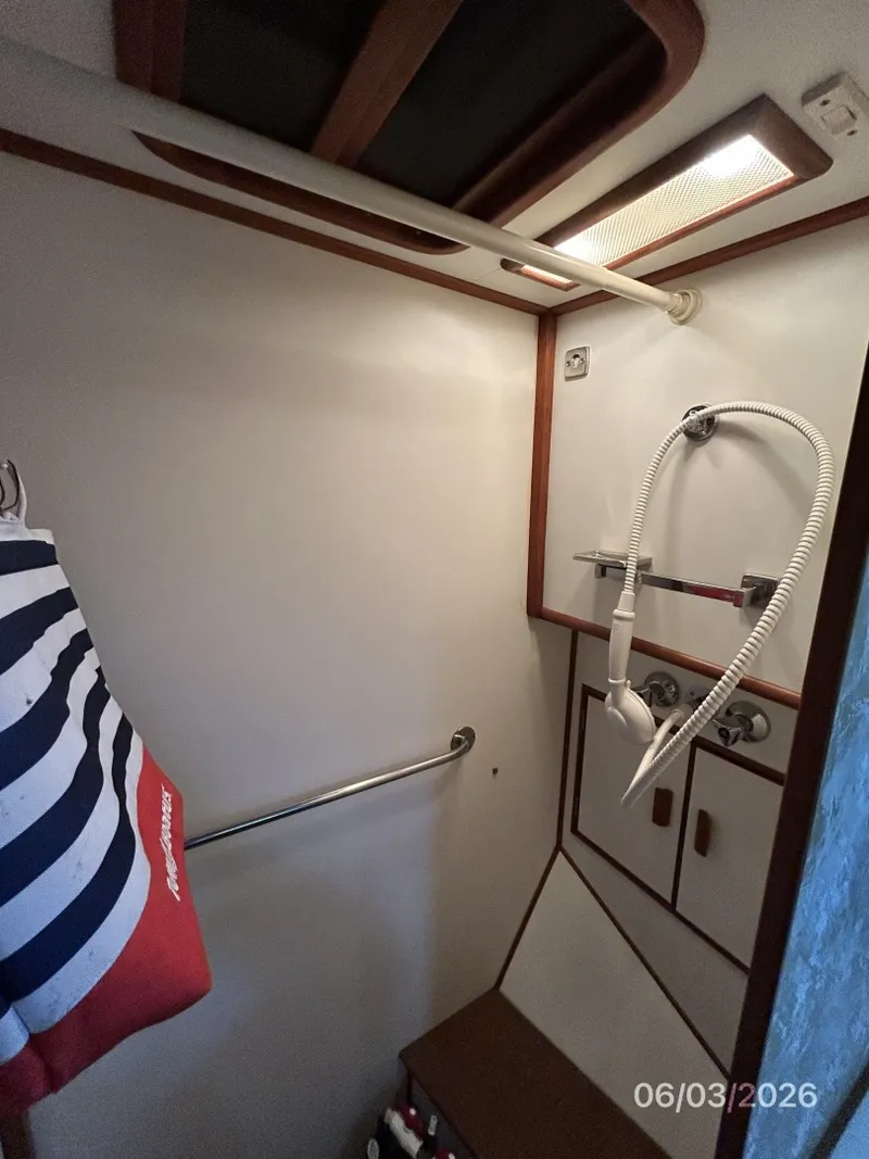 Slide: The Image of 46' Grand Banks guest stateroom shower - 6284927