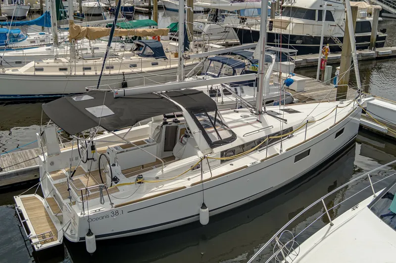 The Image of Beneteau 38.1 2023 - 6285395