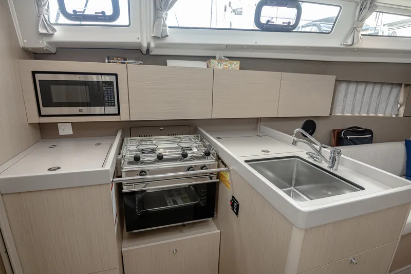 Slide: The Image of Beneteau 38.1 2023 - 6285399