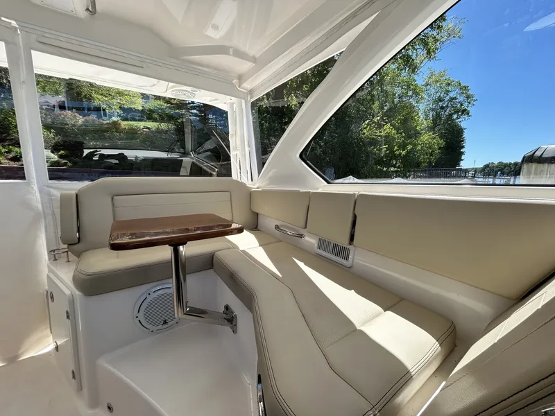 Slide: The Image of Pursuit OS 355 Offshore 2018 - 6285587