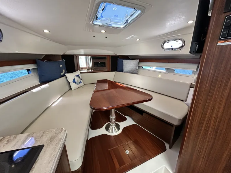 Slide: The Image of Pursuit OS 355 Offshore 2018 - 6285588