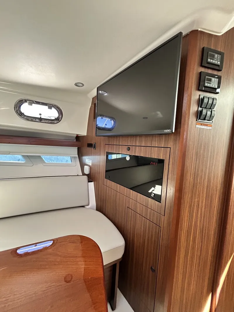 Slide: The Image of Pursuit OS 355 Offshore 2018 - 6285589