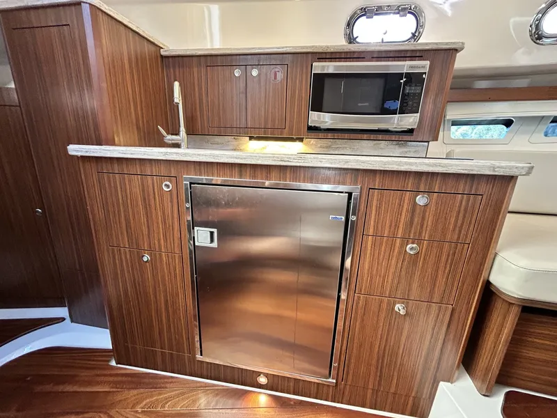 Slide: The Image of Pursuit OS 355 Offshore 2018 - 6285591