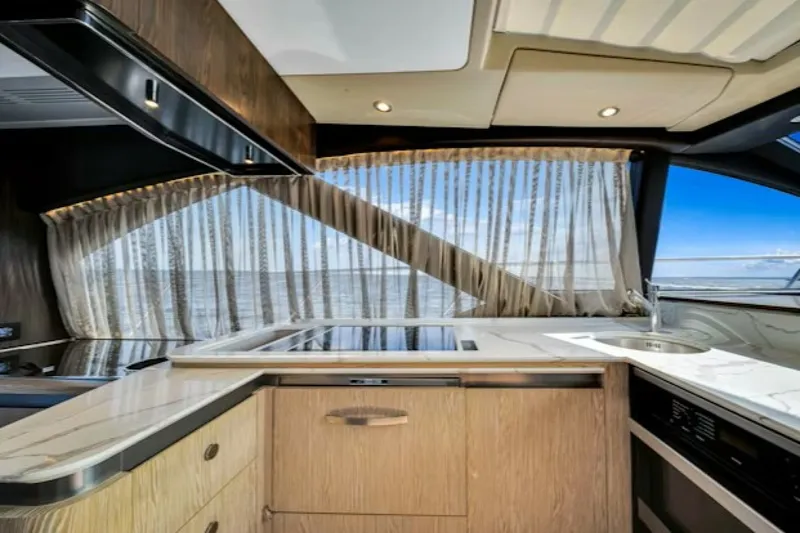 Slide: The Image of Azimut S6 SPORTFLY 2021 - 6285956
