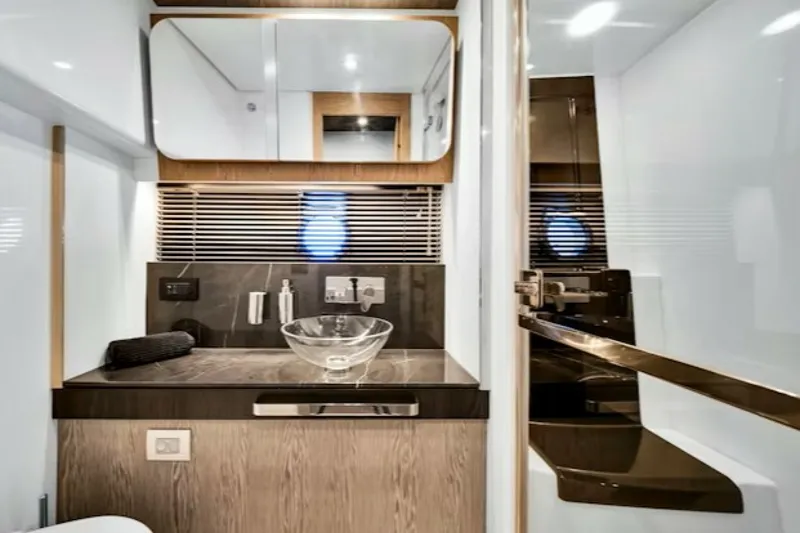 Slide: The Image of Azimut S6 SPORTFLY 2021 - 6285968