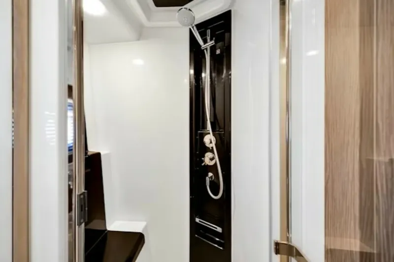 Slide: The Image of Azimut S6 SPORTFLY 2021 - 6285969