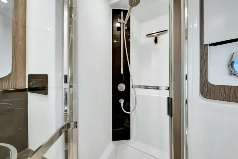 Slide: The Image of Azimut S6 SPORTFLY 2021 - 6285976