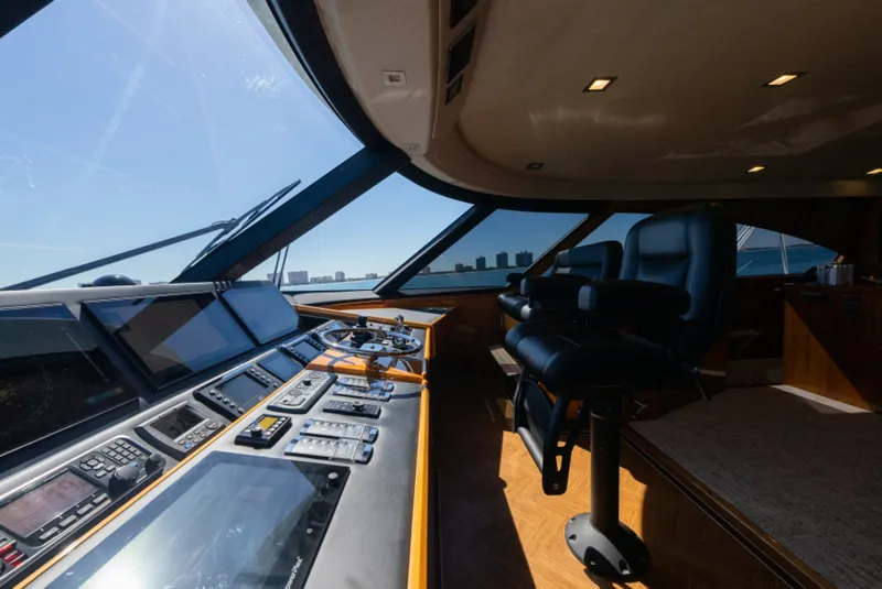 Slide: The Image of 2020 Viking 92 Skybridge Helm - 7383296