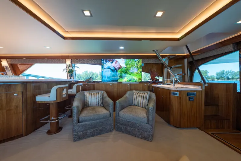 Slide: The Image of 2020 Viking 92 Skybridge Salon - 7383265