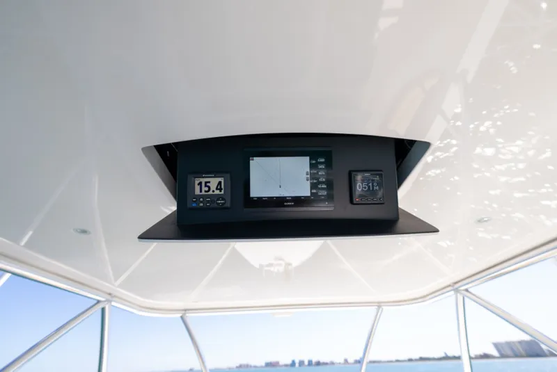Slide: The Image of 2020 Viking 92 Skybridge Electronics - 7383317