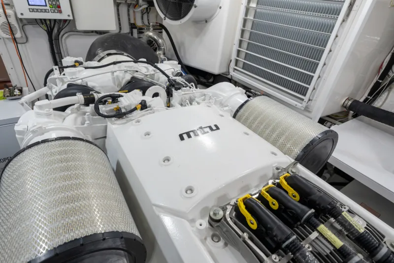 Slide: The Image of 2020 Viking 92 Skybridge Engine - 7383320