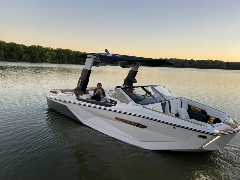 Slide: The Image of Nautique Paragon 2024 - 6286151