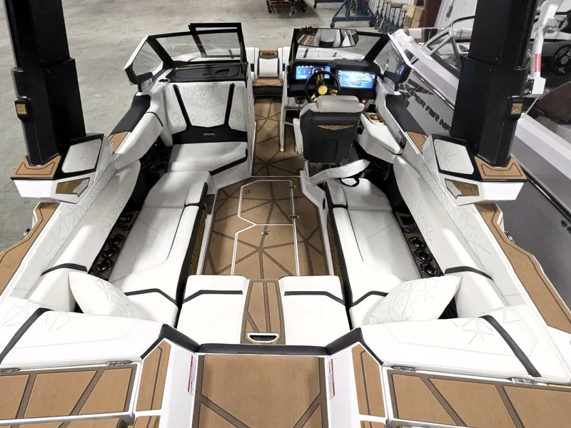 Slide: The Image of Nautique Paragon 2024 - 6289807