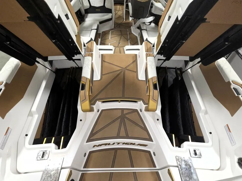 Slide: The Image of Nautique Paragon 2024 - 6289803