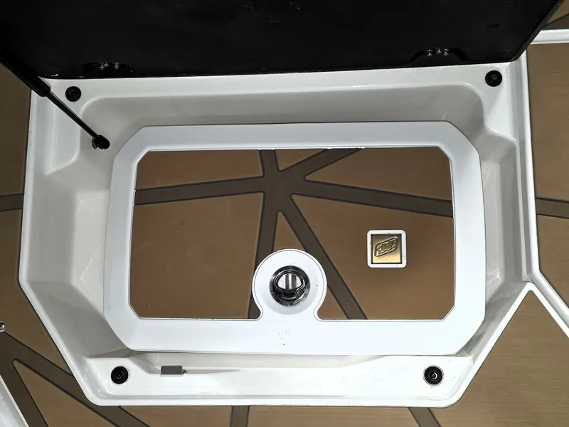 Slide: The Image of Nautique Paragon 2024 - 6289809
