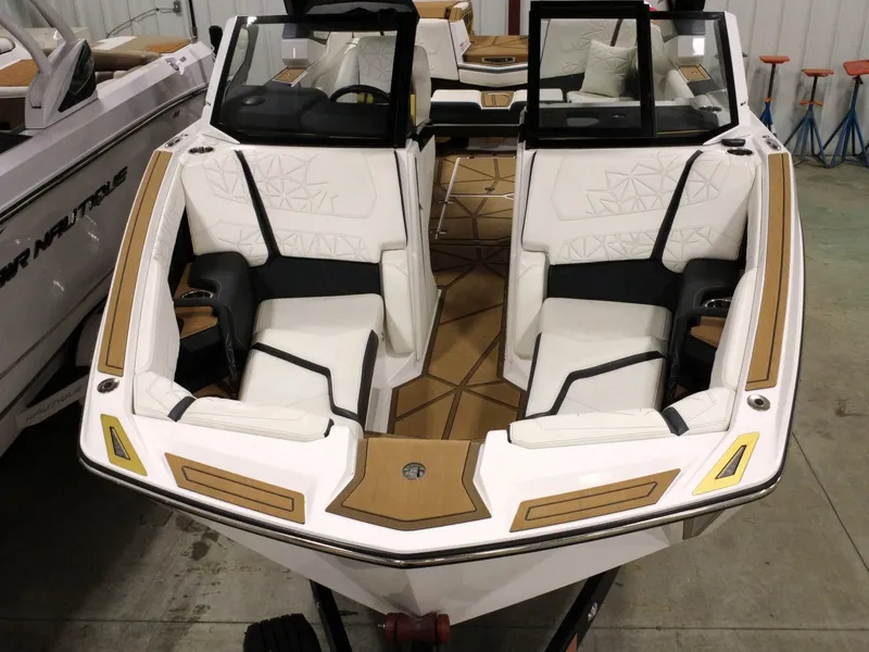 Slide: The Image of Nautique Paragon 2024 - 6289804