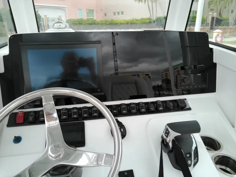 Slide: The Image of Sea Hunt Ultra 245SE 2026 - 6289489