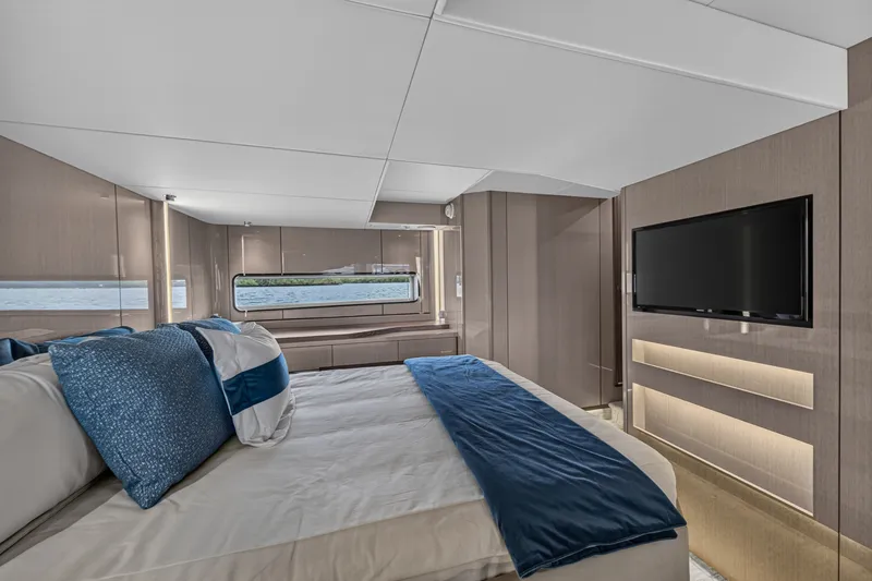 Slide: The Image of Cruisers 57 FLY 2026 - 7592130