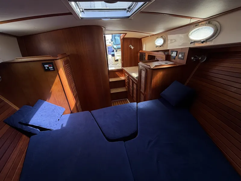 Slide: The Image of Hinckley Yachts Picnic Boat 37 MKIII 2009 - 6290001