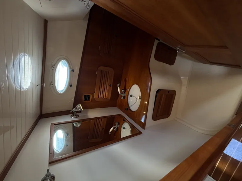 Slide: The Image of Hinckley Yachts Picnic Boat 37 MKIII 2009 - 6290014