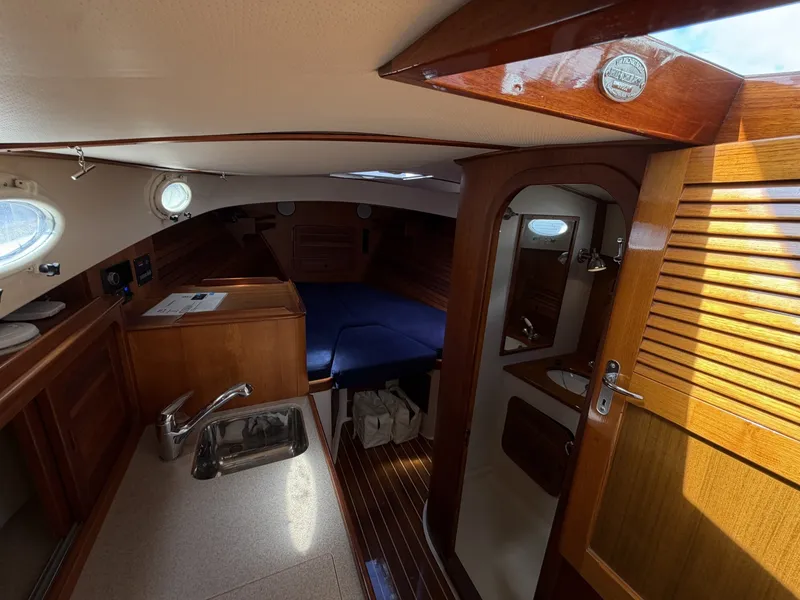 Slide: The Image of Hinckley Yachts Picnic Boat 37 MKIII 2009 - 6290017