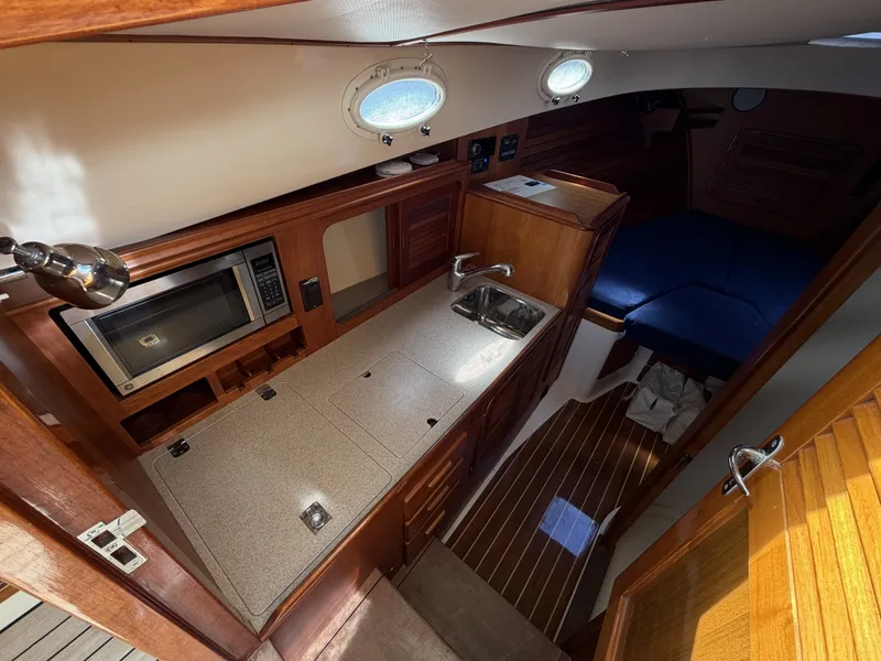 Slide: The Image of Hinckley Yachts Picnic Boat 37 MKIII 2009 - 6290019
