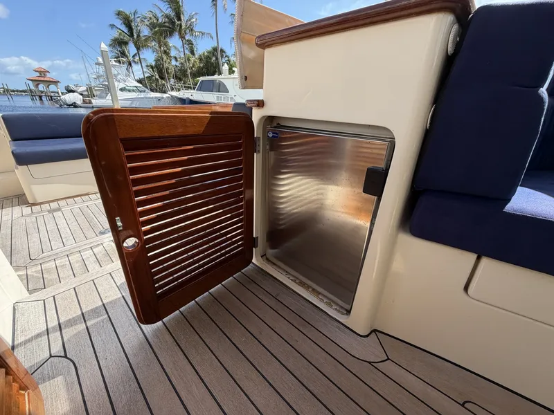 Slide: The Image of Hinckley Yachts Picnic Boat 37 MKIII 2009 - 6290025