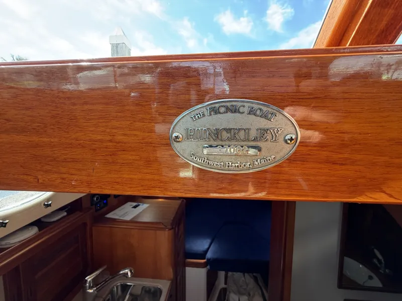 Slide: The Image of Hinckley Yachts Picnic Boat 37 MKIII 2009 - 6290031