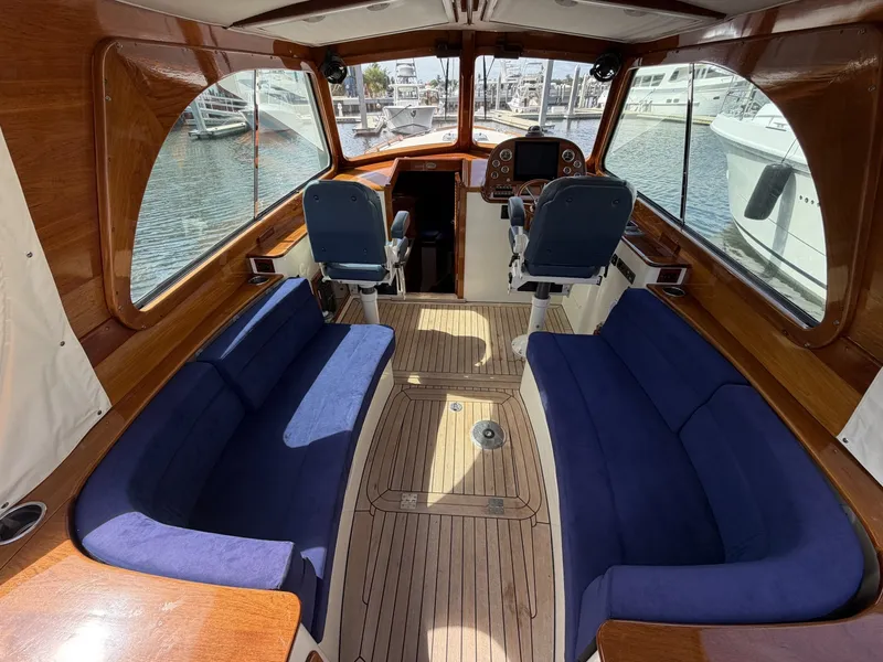 Slide: The Image of Hinckley Yachts Picnic Boat 37 MKIII 2009 - 6290036