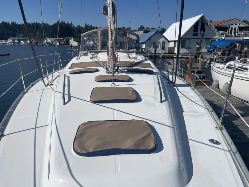 Slide: The Image of Foredeck of 2007  Beneteau 393 - 6290680