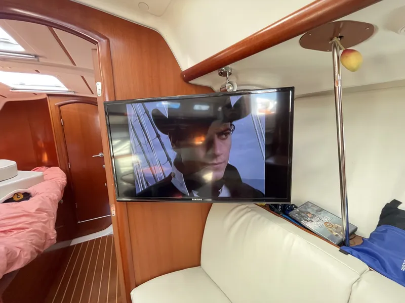 Slide: The Image of Interior of 2007 Beneteau 393 yacht with TV and cozy seating area - 6290689