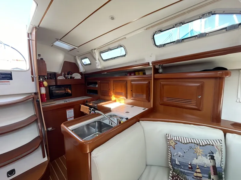 Slide: The Image of Beneteau 393 galley - 6290695