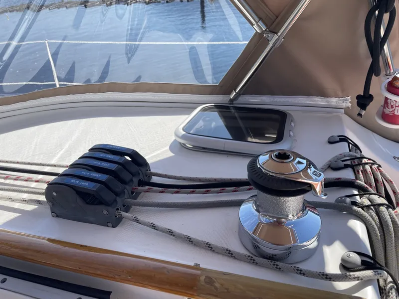 Slide: The Image of Beneteau 393 cabin top - 6290725