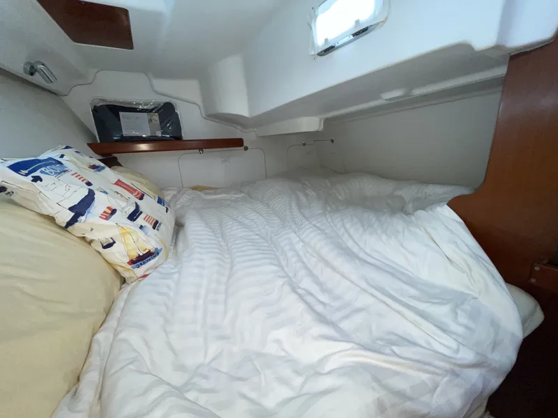 Slide: The Image of Aft cabin interior of 2007 Beneteau 393 sailboat - 6290716