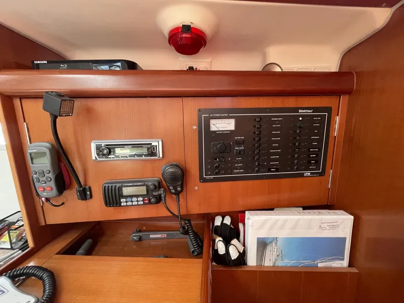 Slide: The Image of Beneteau 393 nav station - 6290686