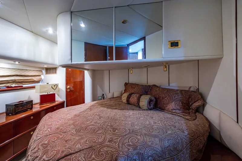 Slide: The Image of _master_stateroom_01 - 6298471
