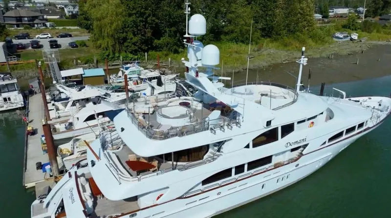 Slide: The Image of Benetti Vision 2004 - 6299529