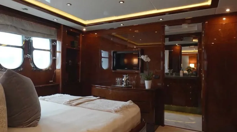 Slide: The Image of Benetti Vision 2004 - 6299583