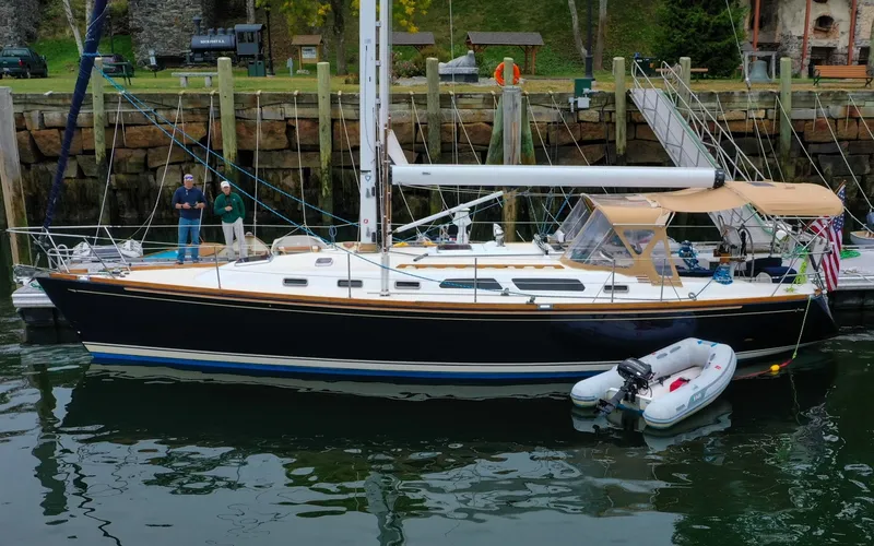 Slide: The Image of 2004 - Sabre 426 - Jezebel On Dock - 6298553