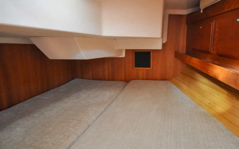 Slide: The Image of 2004 - Sabre 426 - Jezebel Aft Cabin - 6298574
