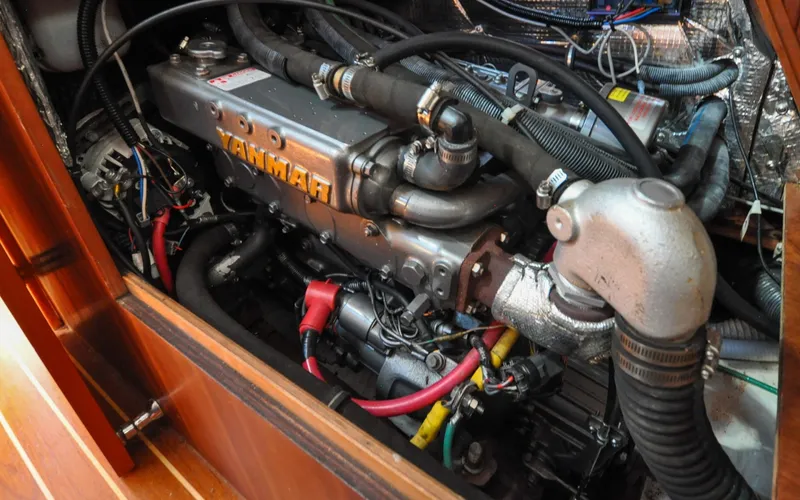 Slide: The Image of 2004 - Sabre 426 - Jezebel Aft Cabin - Engine Access - 6298571