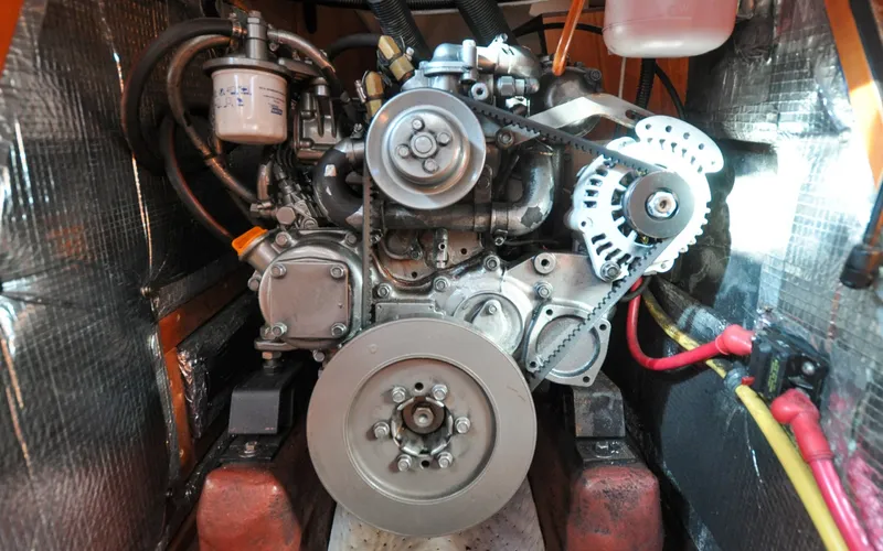 Slide: The Image of 2004 - Sabre 426 - Jezebel Salon - Engine Access - 6298569