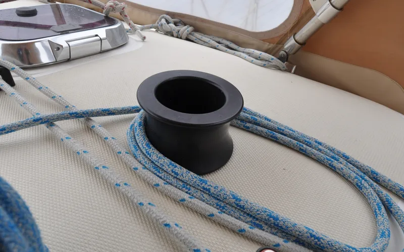 Slide: The Image of 2004 - Sabre 426 - Jezebel Cockpit - Friction Block on Coachroof - 6298660