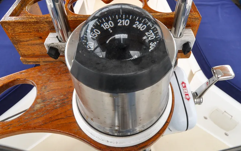 Slide: The Image of 004 - Sabre 426 - Jezebel Cockpit - Helm Station - Compass - 6298667
