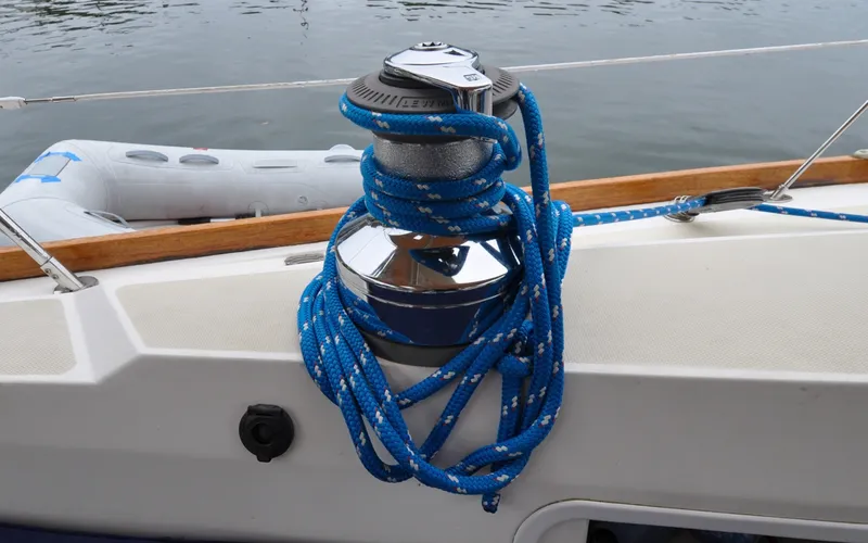 Slide: The Image of 2004 - Sabre 426 - Jezebel Cockpit - Primary Electric Winch - 6298648