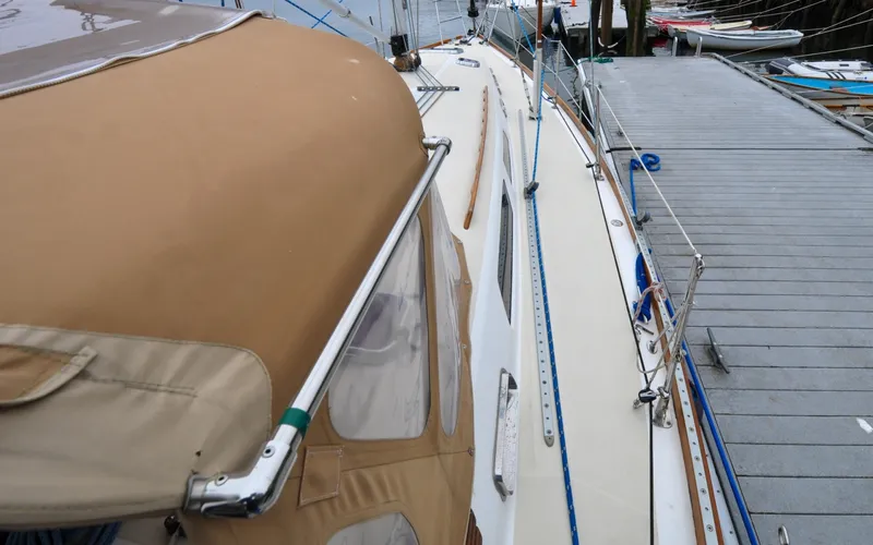 Slide: The Image of 2004 - Sabre 426 - Jezebel Weather Decks - 6298683