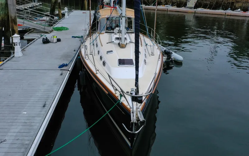 Slide: The Image of 2004 - Sabre 426 - Jezebel On Dock - 6298555