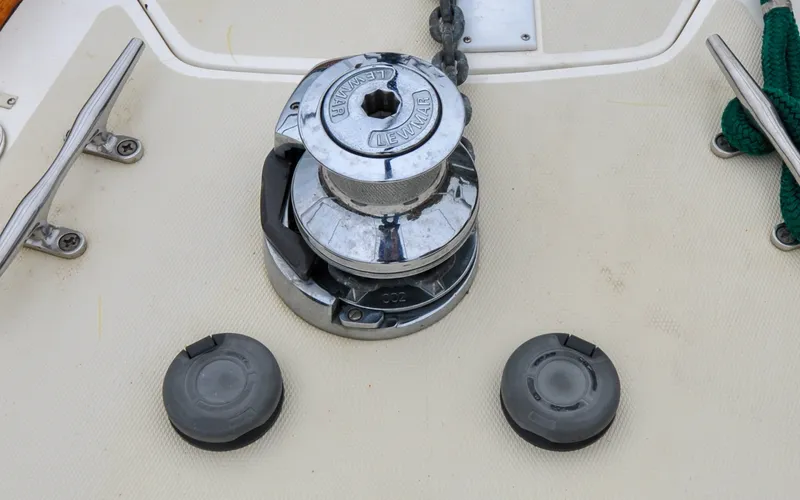 Slide: The Image of 2004 - Sabre 426 - Jezebel Foredeck - Electric Windlass with Up/Down Foot Controls - 6298679