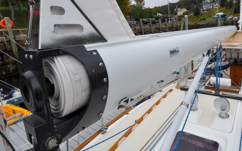 Slide: The Image of 2004 - Sabre 426 - Jezebel Furling Mainsail Boom - 6298672
