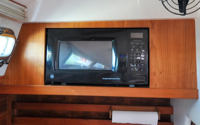 Slide: The Image of 2004 - Sabre 426 - Jezebel Galley - Microwave - 6298638
